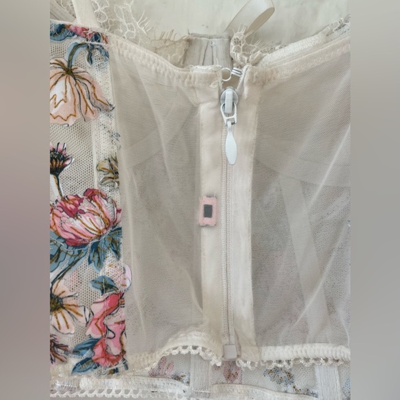 VICTORIA'S SECRET CREAM FLORAL UNLINED WIRED BRA TOP CORSET ZIP BACK 34B 32C - Picture 4 of 6